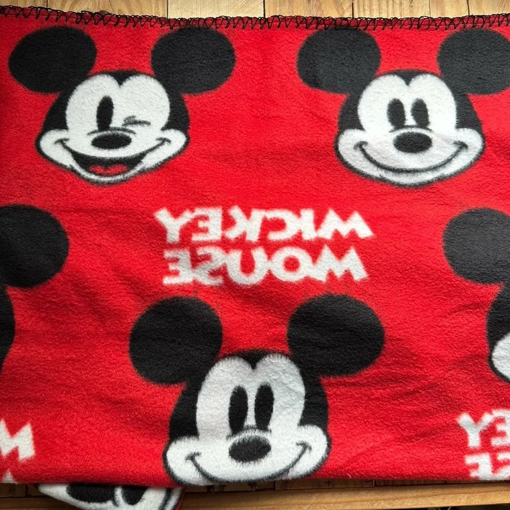 Disney Red/White/Black Mickey Mouse Face Throw Blanket 39 X 49 Inch